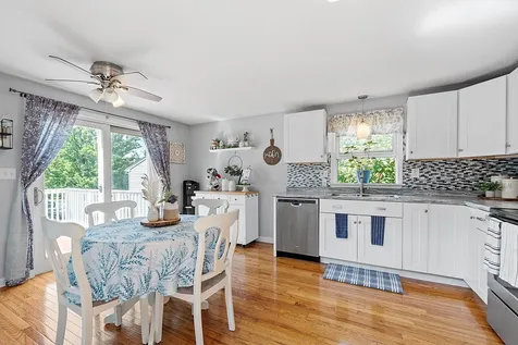 12l Lancelot Drive Derry NH 03038
