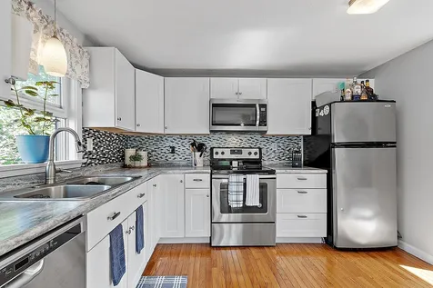 12l Lancelot Drive Derry NH 03038