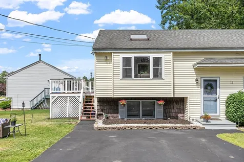 12l Lancelot Drive Derry NH 03038