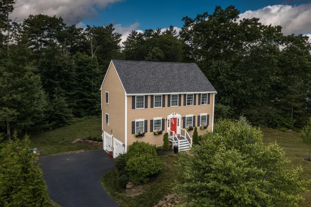 7 Collins Circle Rochester NH 03867