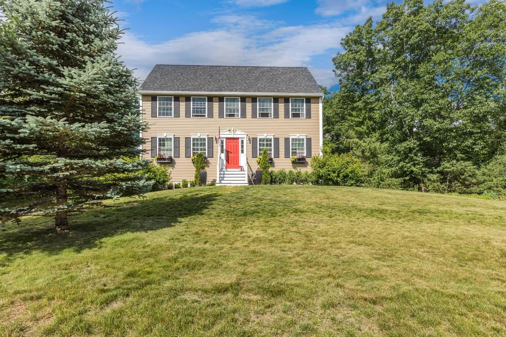 7 Collins Circle Rochester NH 03867