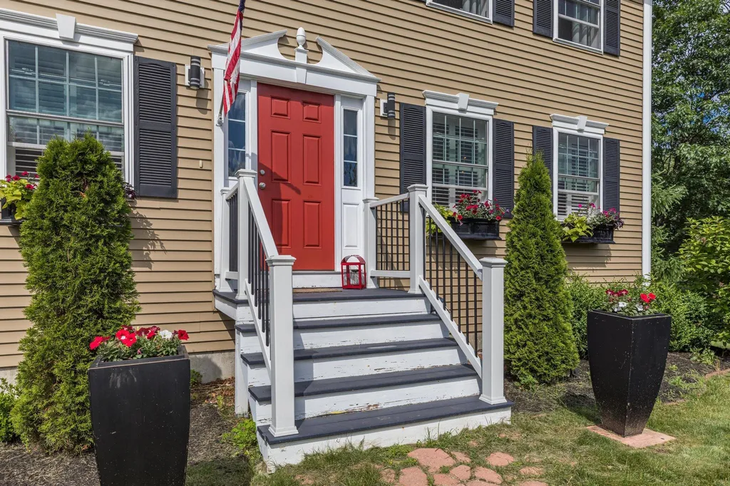 7 Collins Circle Rochester NH 03867