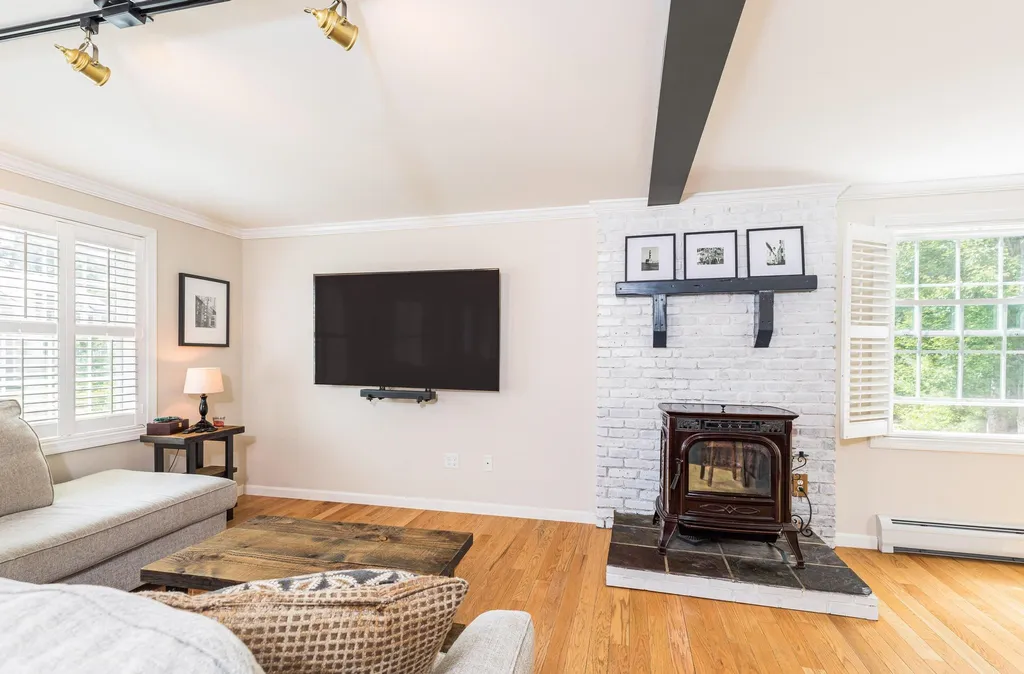 7 Collins Circle Rochester NH 03867