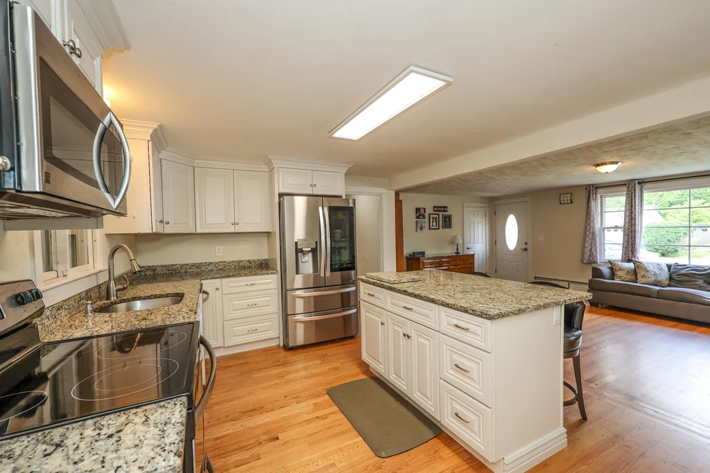 42 Avon Drive Nashua NH 03064