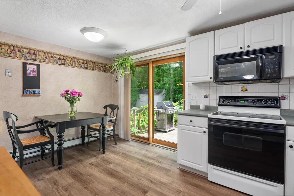 15 Westgate Road Derry NH 03038