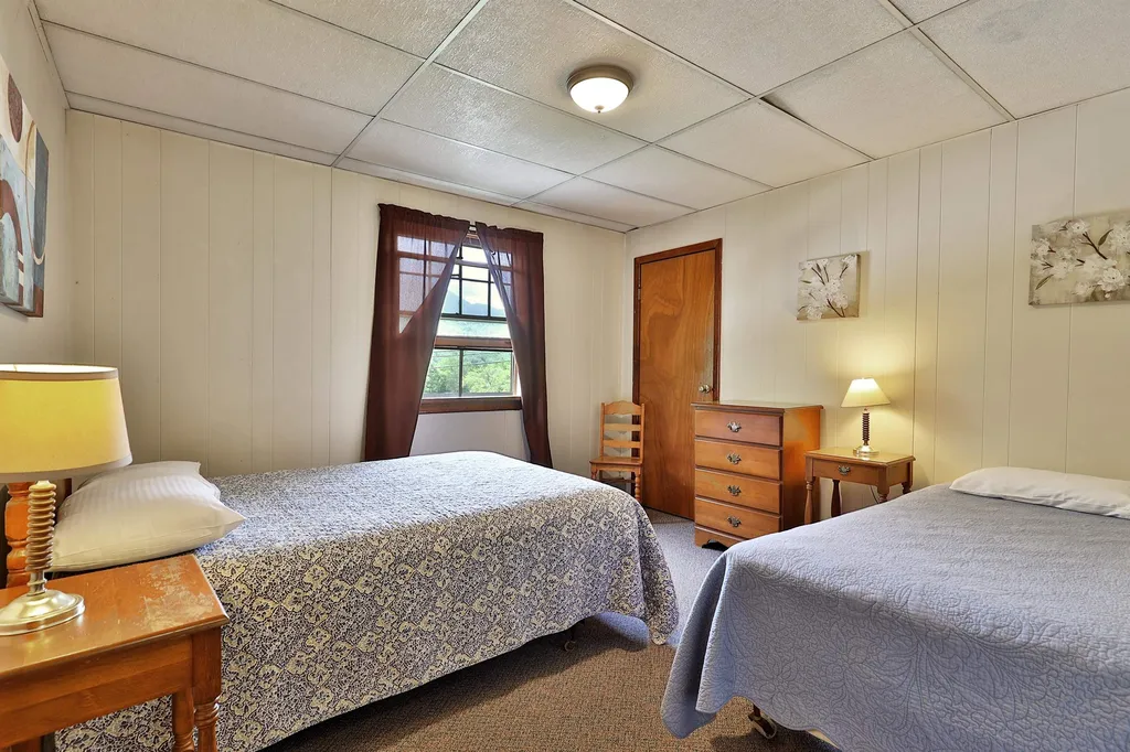 4441 Vt Route 100 Pittsfield VT 05762