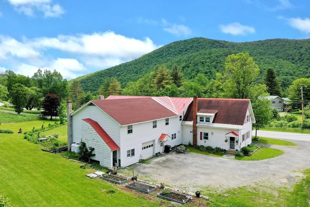 4441 Vt Route 100 Pittsfield VT 05762