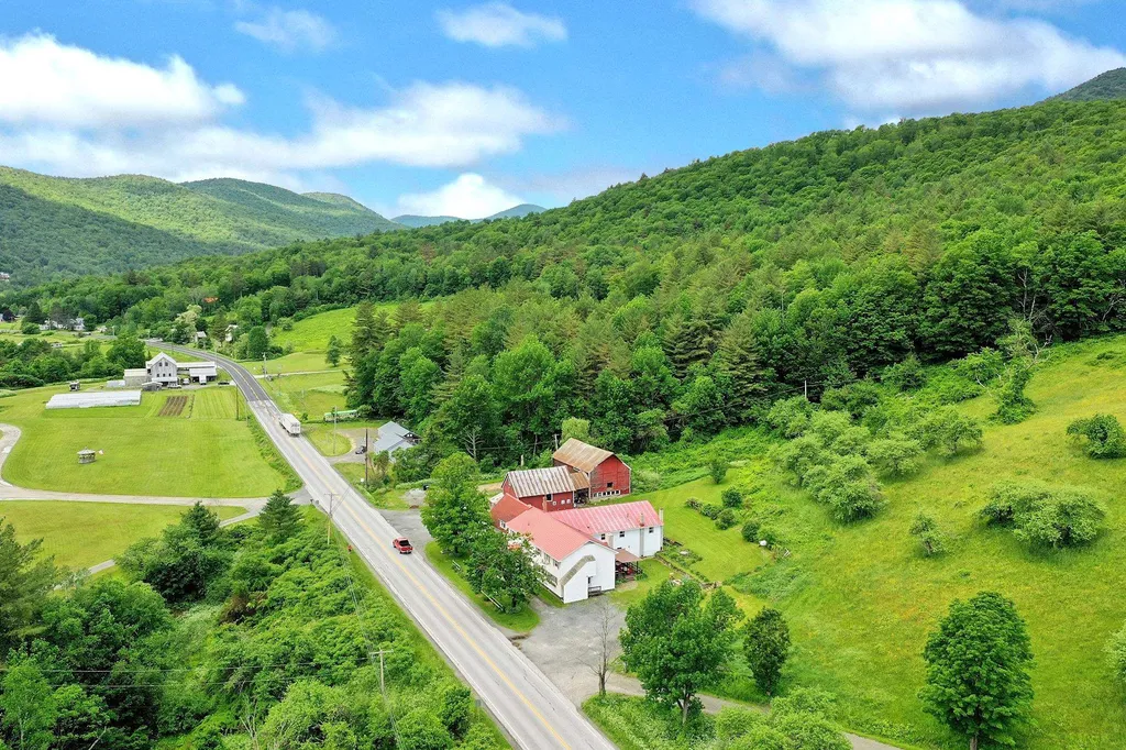 4441 Vt Route 100 Pittsfield VT 05762