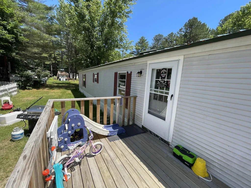 12 Vine Street Franklin NH 03235