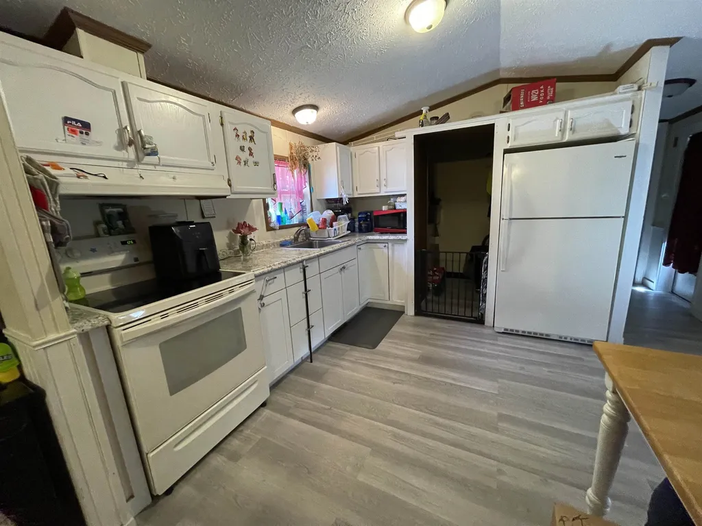 12 Vine Street Franklin NH 03235