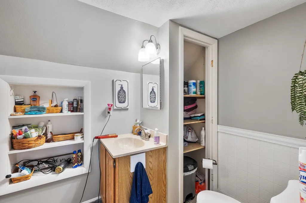 41 Vine Street Northfield NH 03276