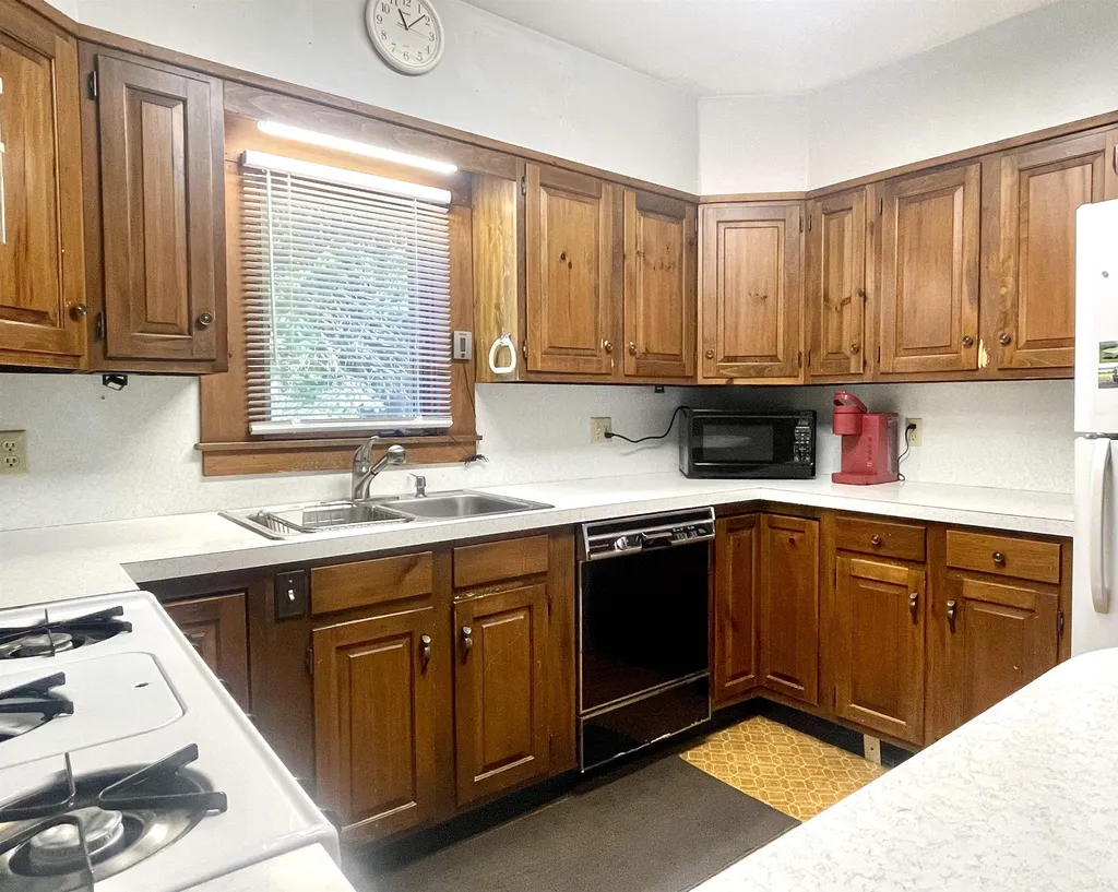 72 Prospect Street Lancaster NH 03584