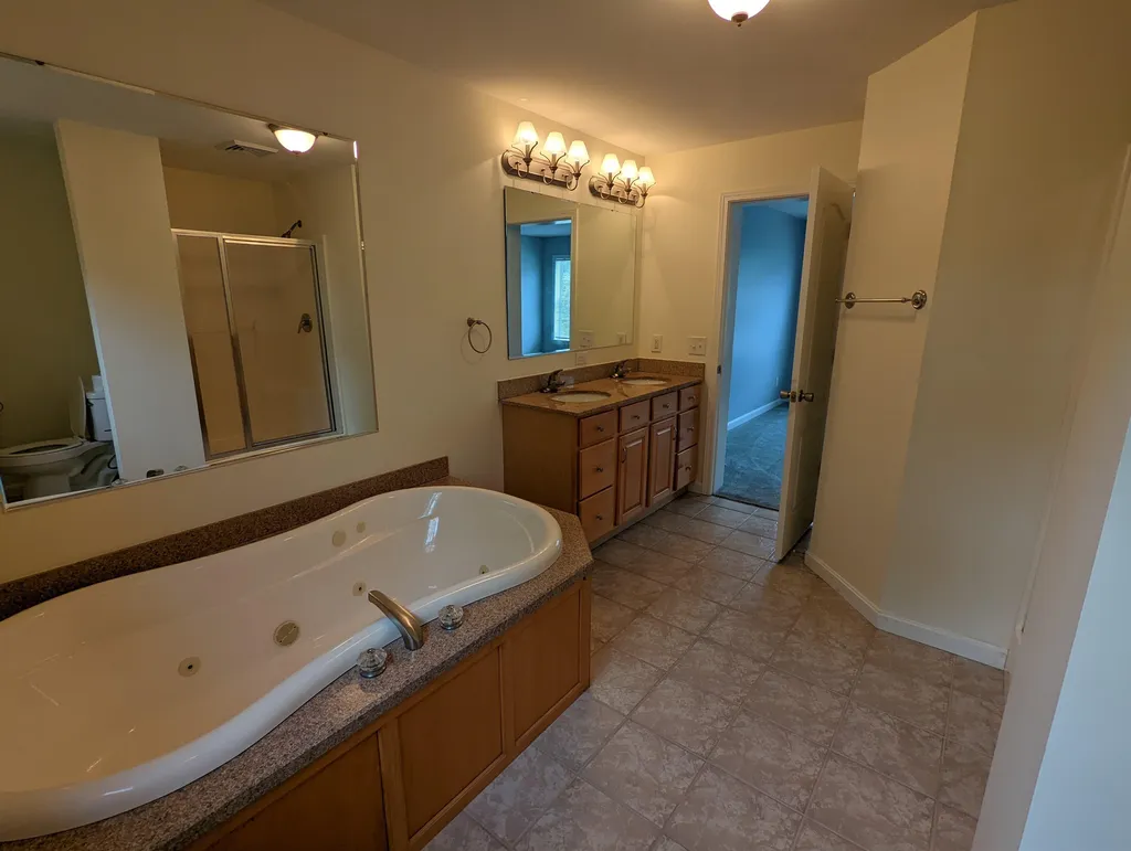 246-248 Colchester Road Essex VT 05452