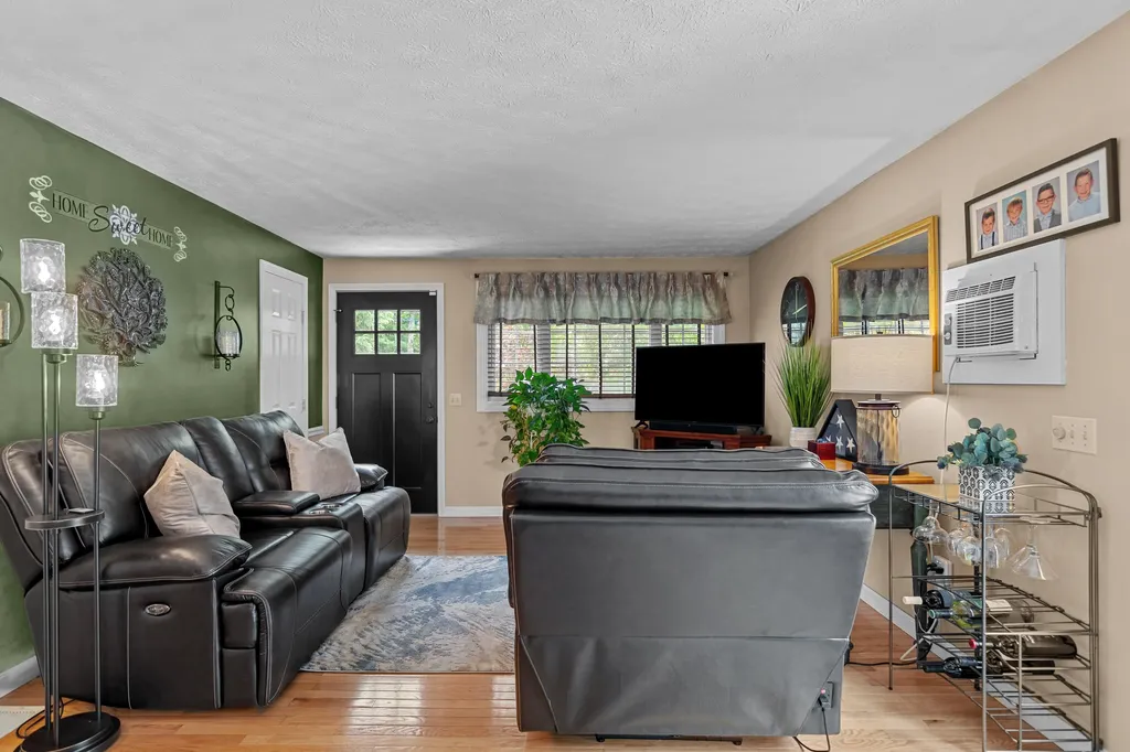 757 River Road New Boston NH 03070
