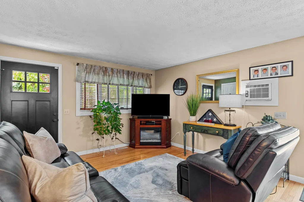 757 River Road New Boston NH 03070