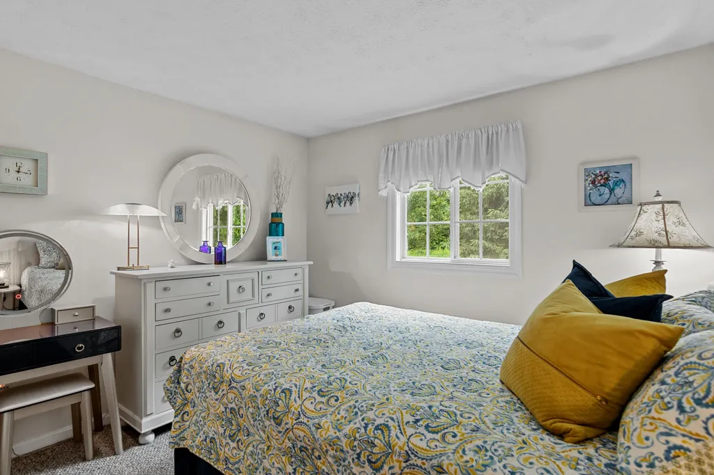 757 River Road New Boston NH 03070