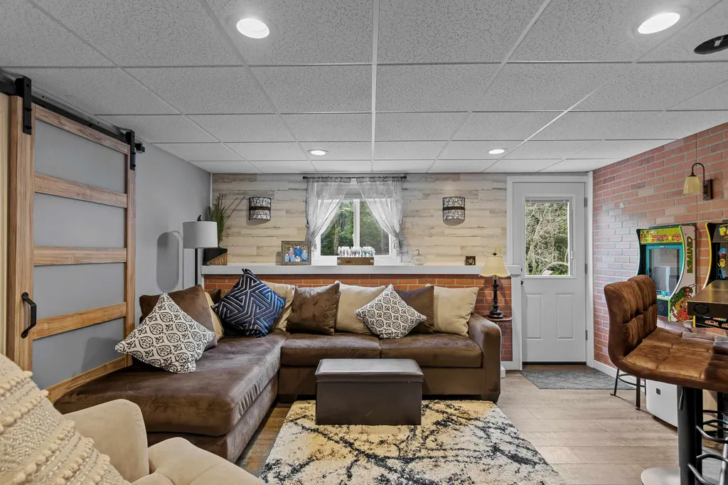 757 River Road New Boston NH 03070