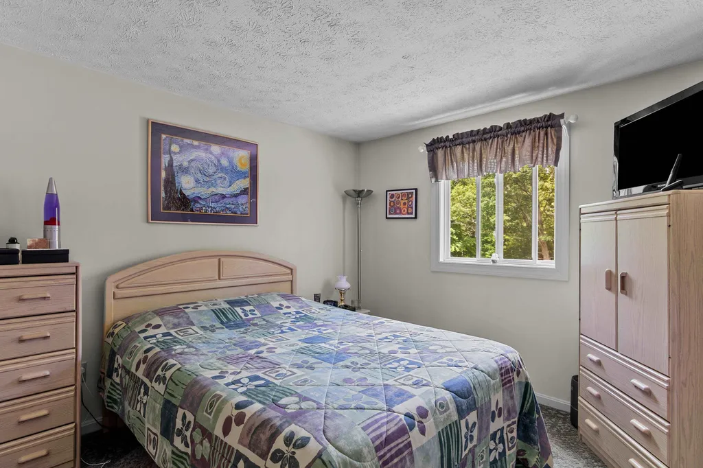 757 River Road New Boston NH 03070