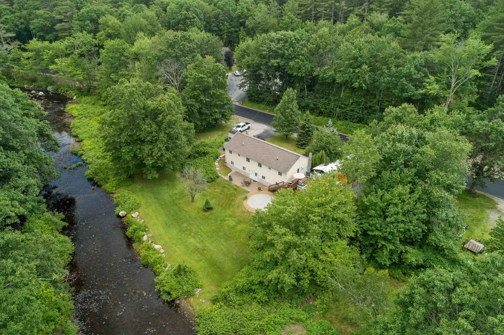 757 River Road New Boston NH 03070