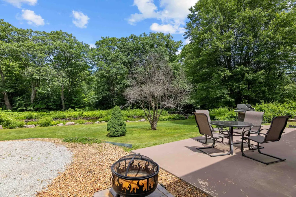 757 River Road New Boston NH 03070