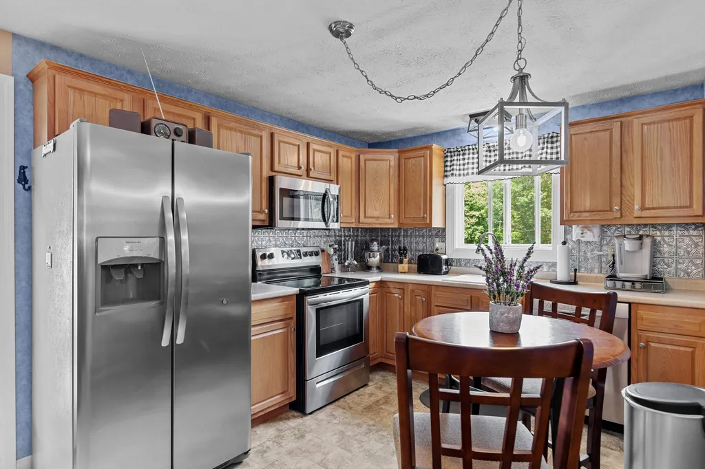 757 River Road New Boston NH 03070