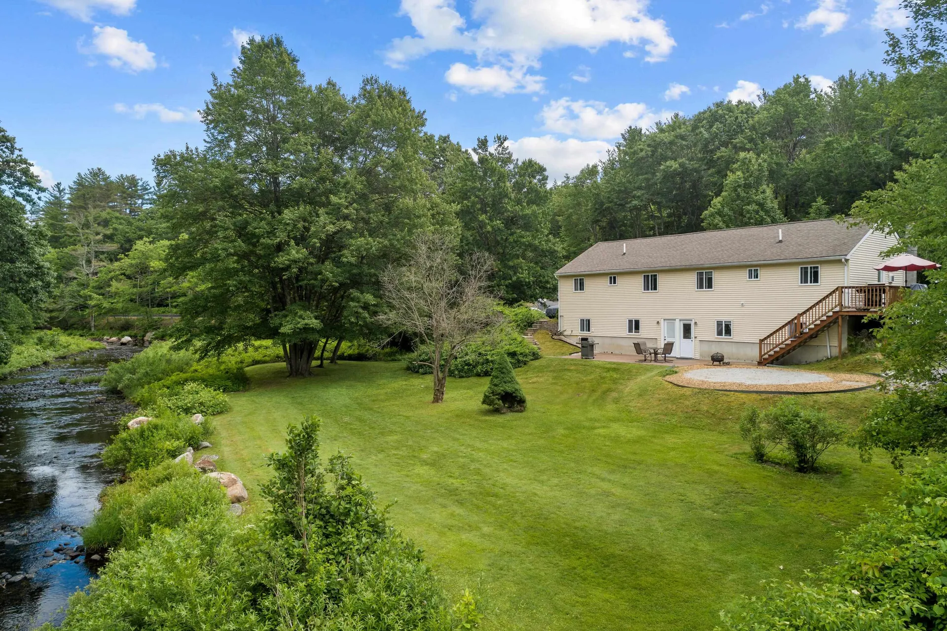 757 River Road New Boston NH 03070