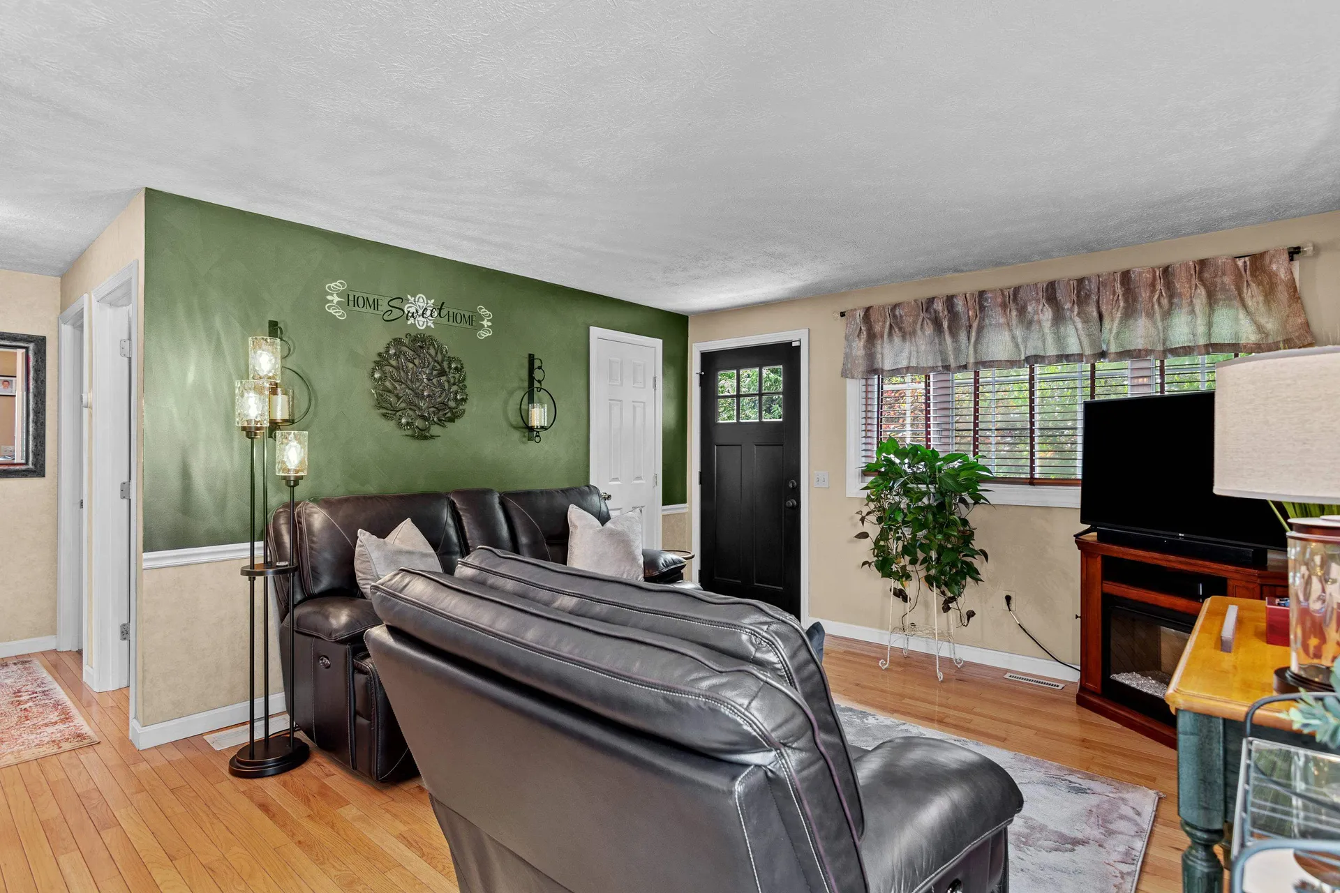 757 River Road New Boston NH 03070