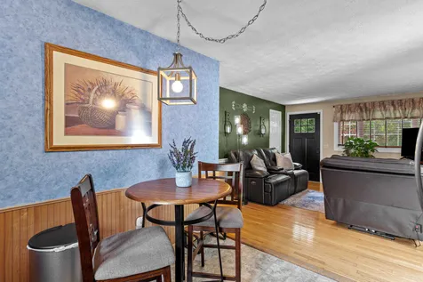 757 River Road New Boston NH 03070