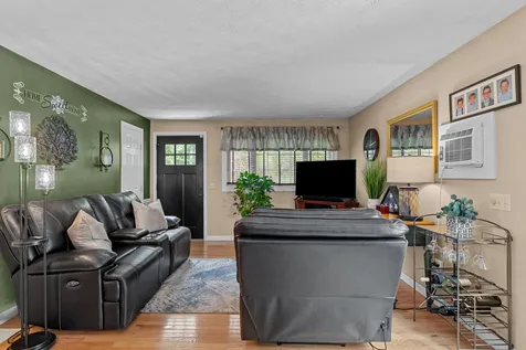 757 River Road New Boston NH 03070
