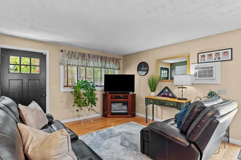 757 River Road New Boston NH 03070