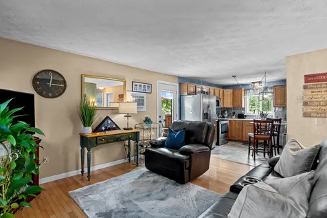 757 River Road New Boston NH 03070