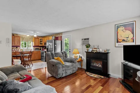 757 River Road New Boston NH 03070