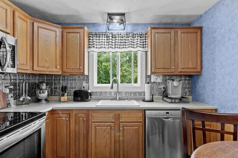 757 River Road New Boston NH 03070