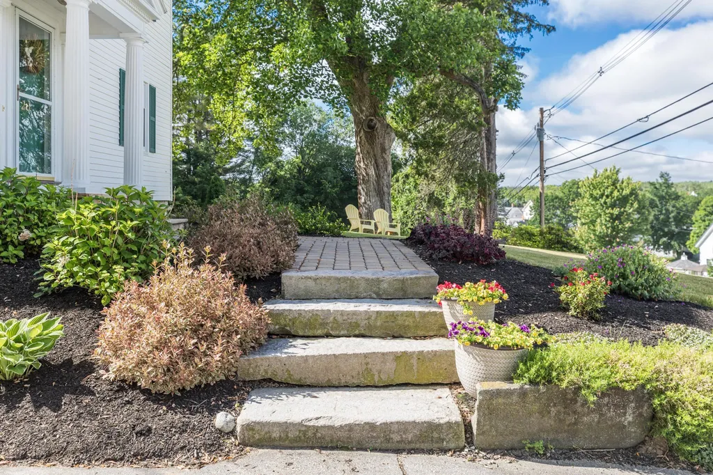 28 Old Wolfeboro Road Alton NH 03809