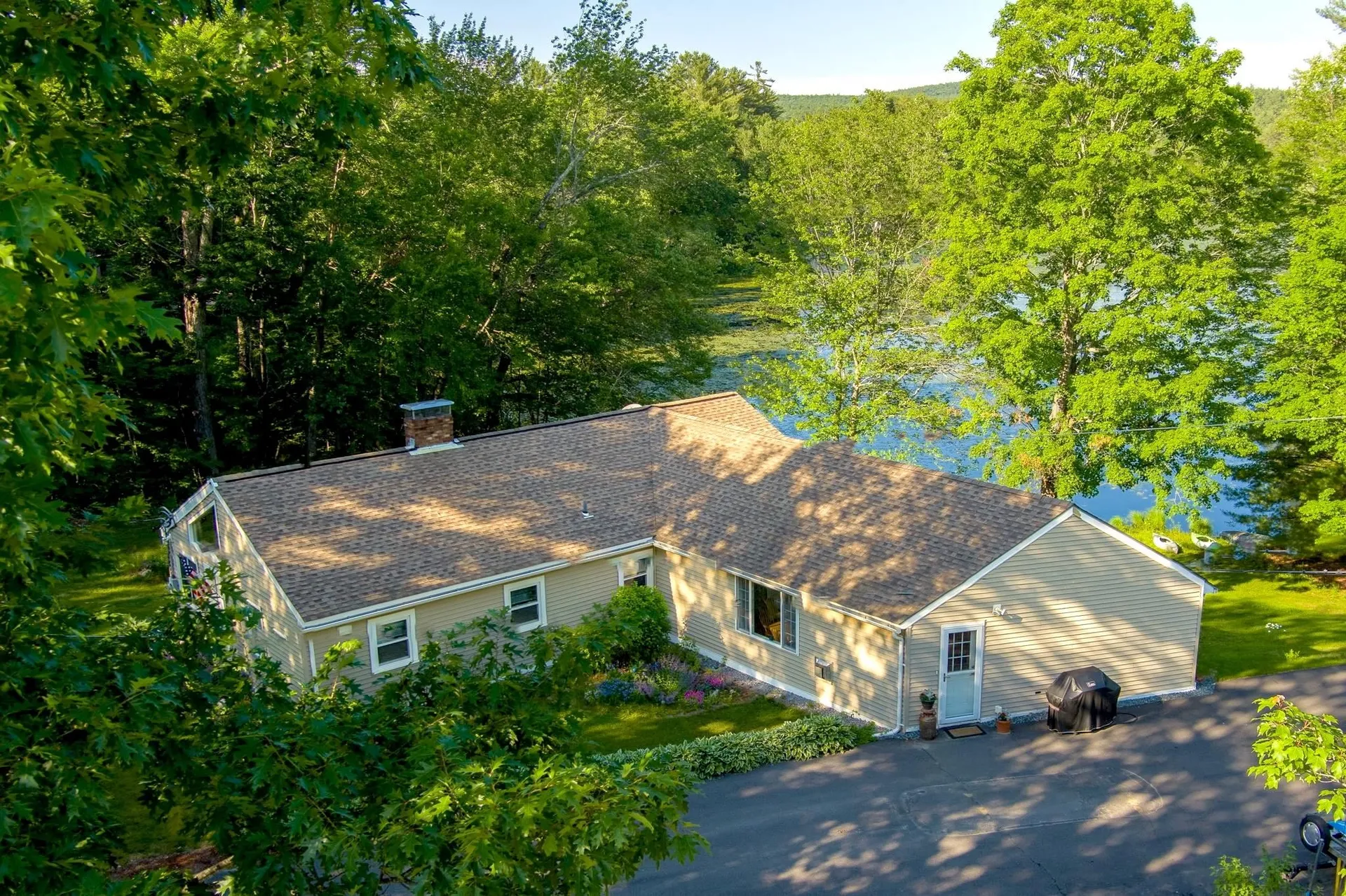 6 Holt Road Deerfield NH 03037