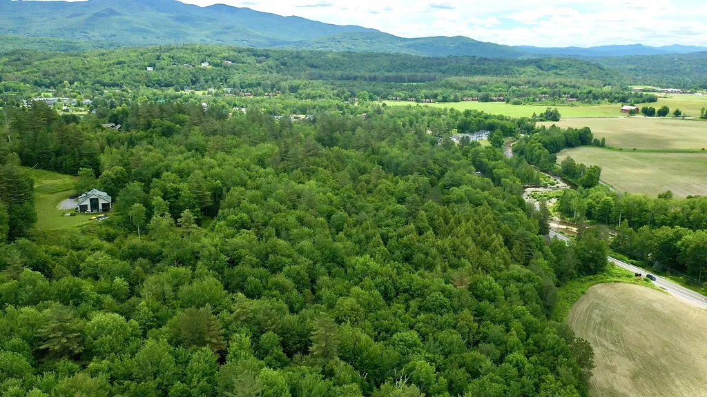 2438 Mountain Road Stowe VT 05672