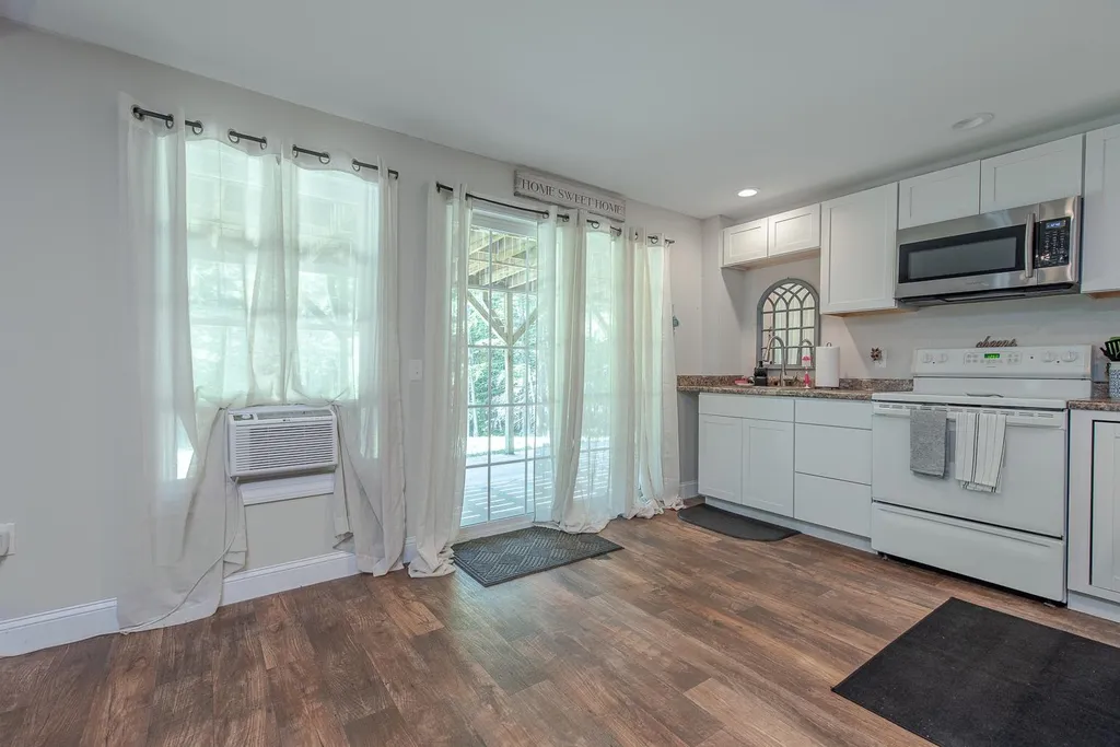 68 Colony Lane New Hampton NH 03256