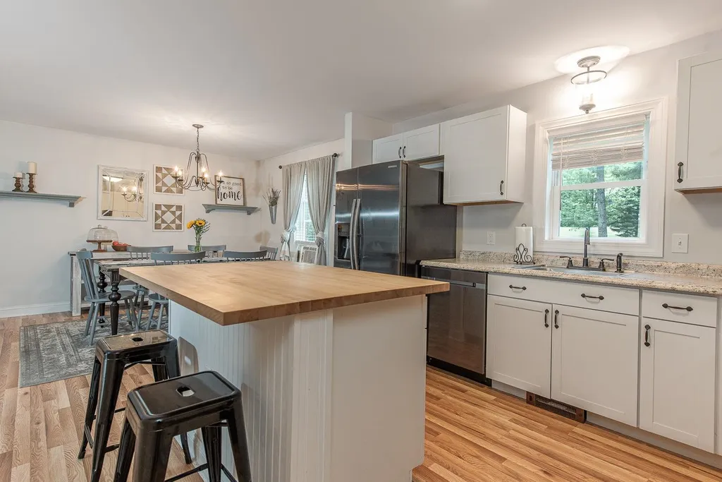 68 Colony Lane New Hampton NH 03256