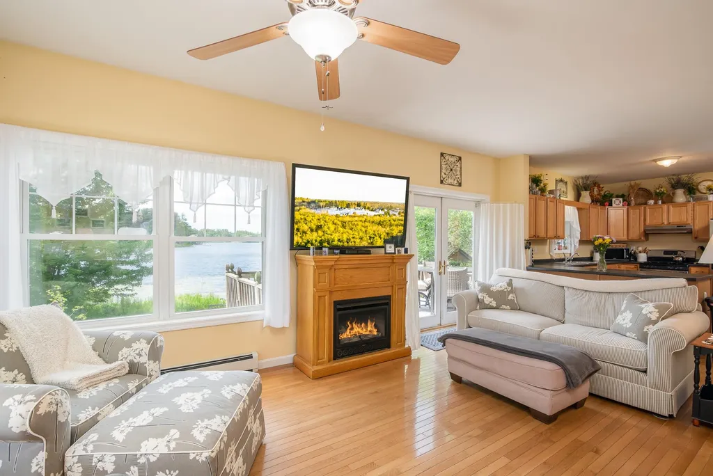 22 West Shore Drive Raymond NH 03077
