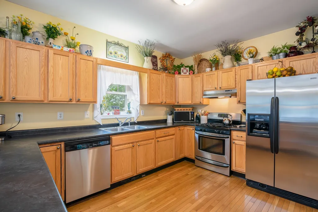 22 West Shore Drive Raymond NH 03077