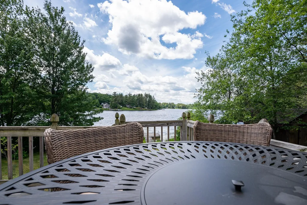 22 West Shore Drive Raymond NH 03077