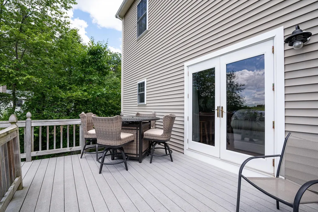 22 West Shore Drive Raymond NH 03077
