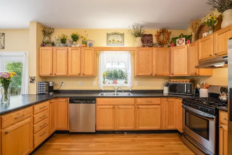 22 West Shore Drive Raymond NH 03077