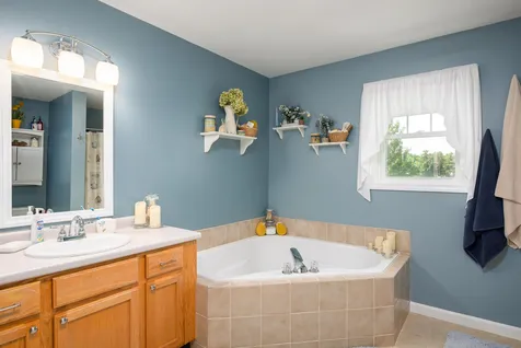 22 West Shore Drive Raymond NH 03077