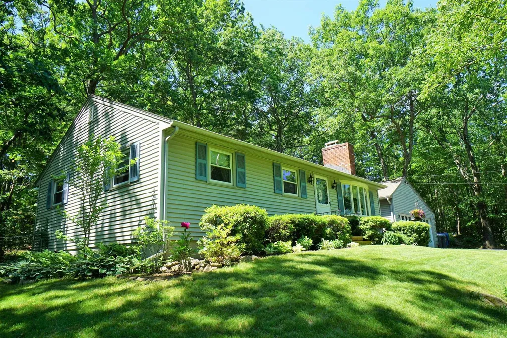 61 Morrill Road Hooksett NH 03106