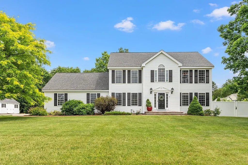 2 Whippoorwill Circle Londonderry NH 03053