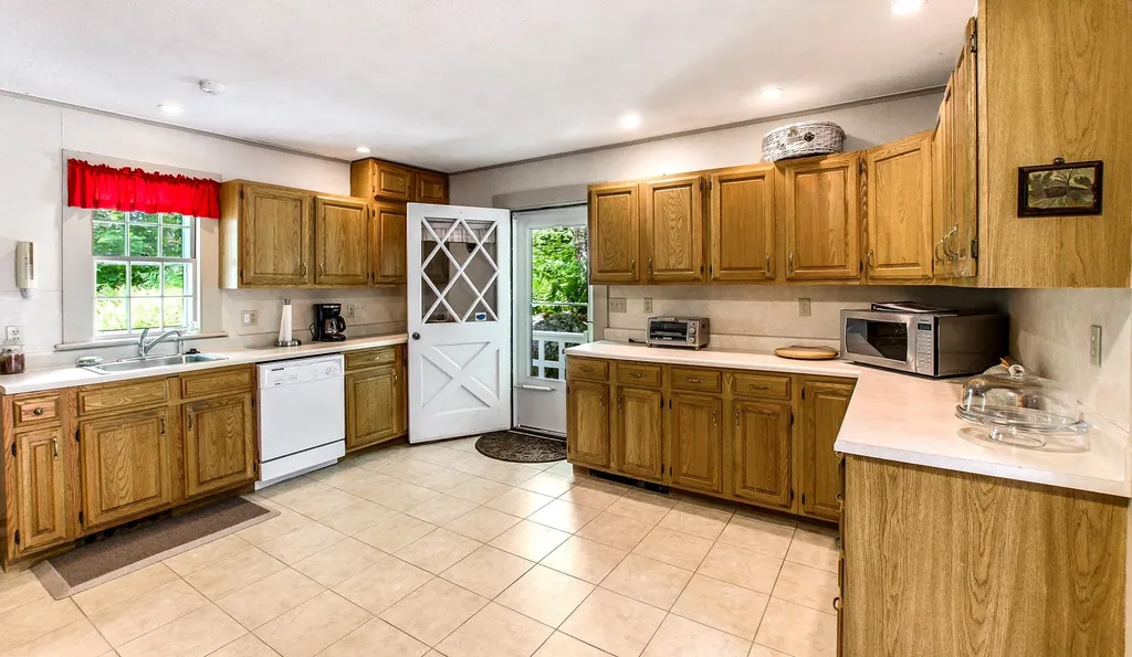 27 Granholm Street Sunapee NH 03782