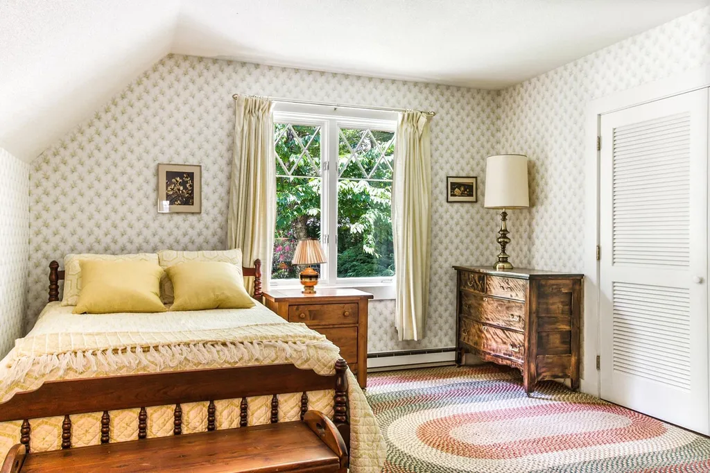 27 Granholm Street Sunapee NH 03782
