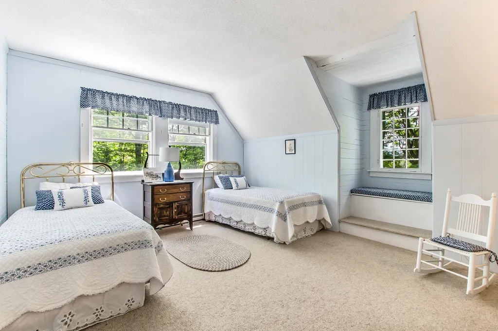 27 Granholm Street Sunapee NH 03782
