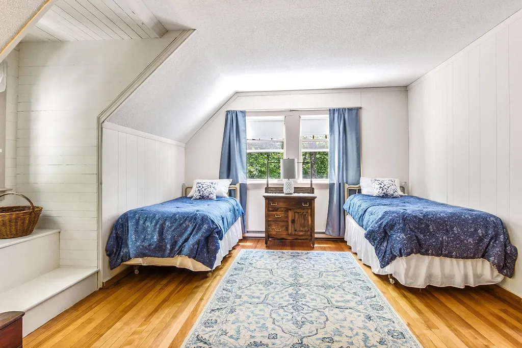27 Granholm Street Sunapee NH 03782